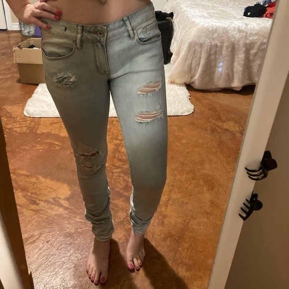 Washed Ripped Jean - Picture 4 of 5